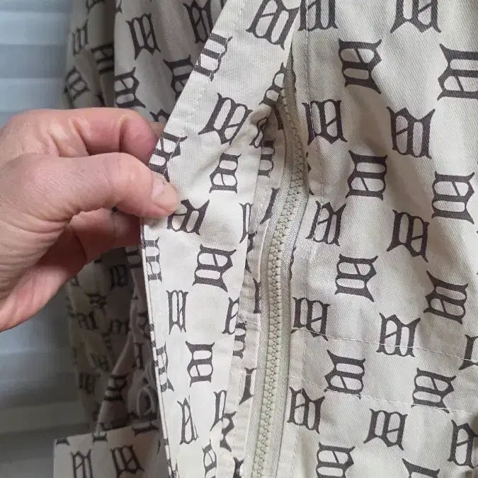 [SOLD OUT] DENIM FASHION JEANS 패턴 후드 바람막이