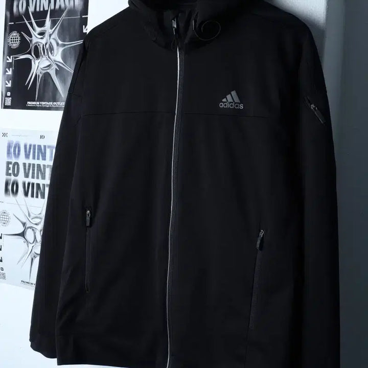 [BUNJANG] Adidas Windbreaker Jacket with Small Logo - Black / (L) 아디다스 집업 바람막이 점퍼자켓 기능성 스몰로고 블랙-17585