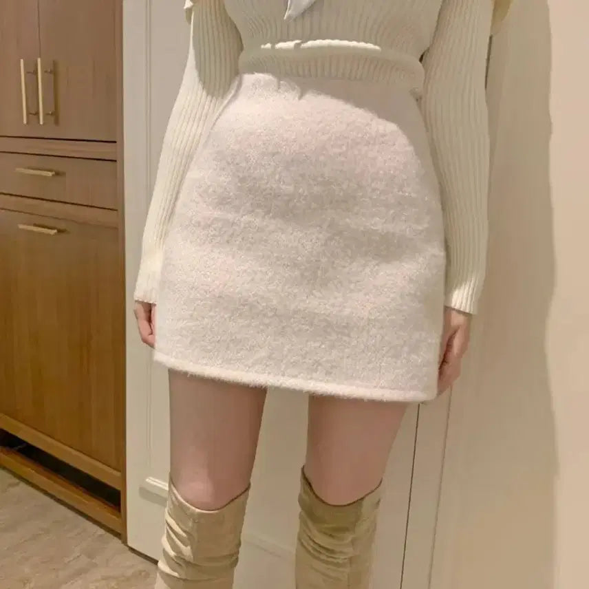 [BUNJANG] Ivory Wool Mini Skirt / 아이보리 모직 미니 스커트 울 치마 플레어 a라인 h라인 겨울 짧치 흰색