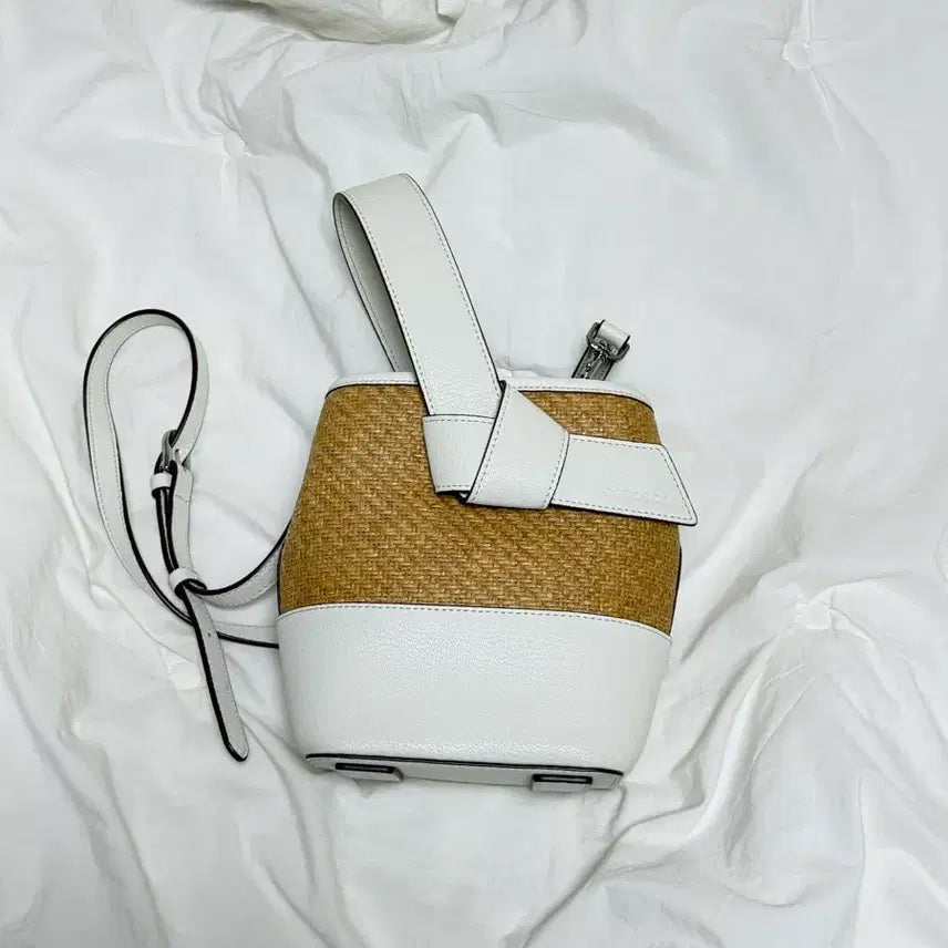 [BUNJANG] OSTKAKA Rattan Bag White / 오스트카카 라탄백 화이트 (단종상품)