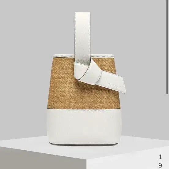 [BUNJANG] OSTKAKA Rattan Bag White / 오스트카카 라탄백 화이트 (단종상품)