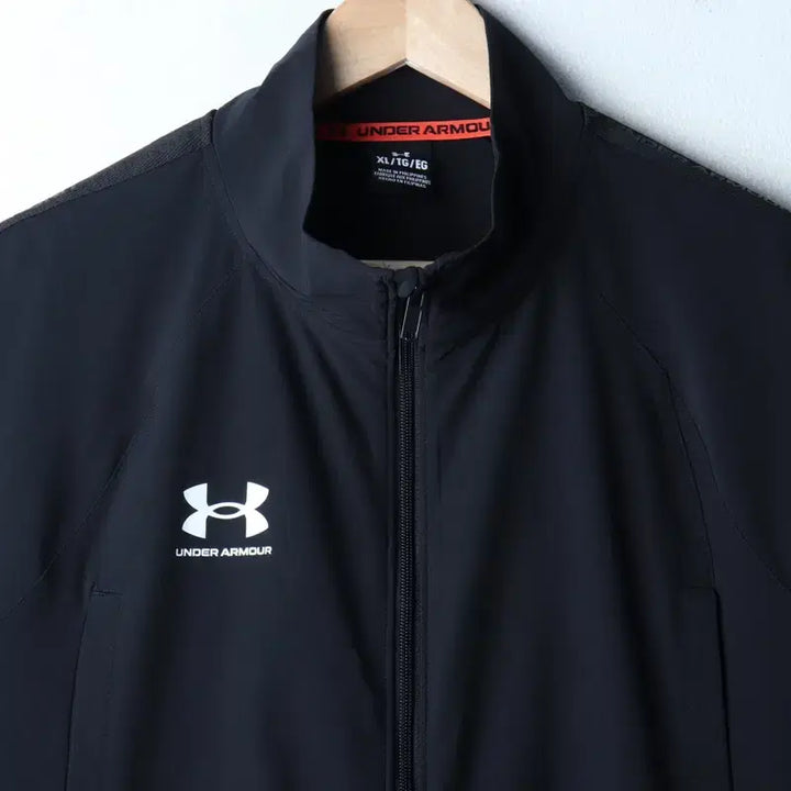 [BUNJANG] Under Armour Windbreaker Jacket / (XL-2XL) 언더아머 집업 바람막이 점퍼자켓 기능성 블랙-175B0