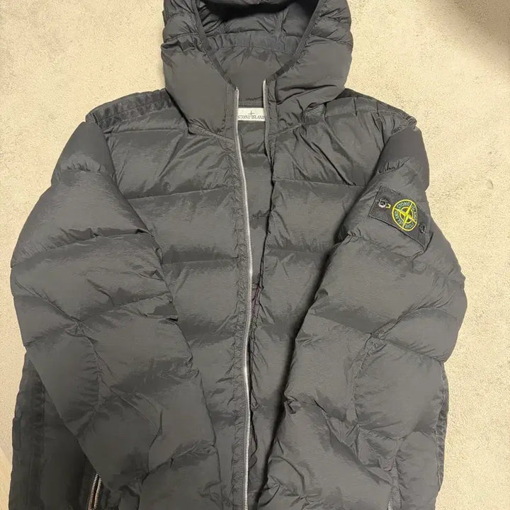 [BUNJANG] Stone Island Seamless Nylon Down Jacket Black / 스톤아일랜드 심리스 나일론 다운 패딩 블랙