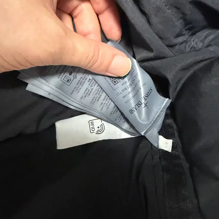 [BUNJANG] Stone Island Seamless Nylon Down Jacket Black / 스톤아일랜드 심리스 나일론 다운 패딩 블랙