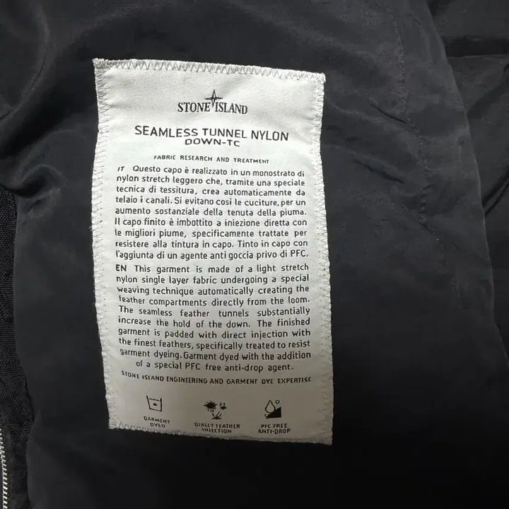 [BUNJANG] Stone Island Seamless Nylon Down Jacket Black / 스톤아일랜드 심리스 나일론 다운 패딩 블랙