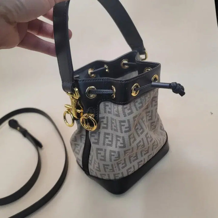 [BUNJANG] Fendi Montresor Bucket Bag - Refurbished Unique Design / 펜디 리폼 몬트레조 버킷백 - 세상에 단 하나뿐인 매력!