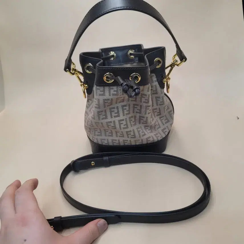 [BUNJANG] Fendi Montresor Bucket Bag - Refurbished Unique Design / 펜디 리폼 몬트레조 버킷백 - 세상에 단 하나뿐인 매력!