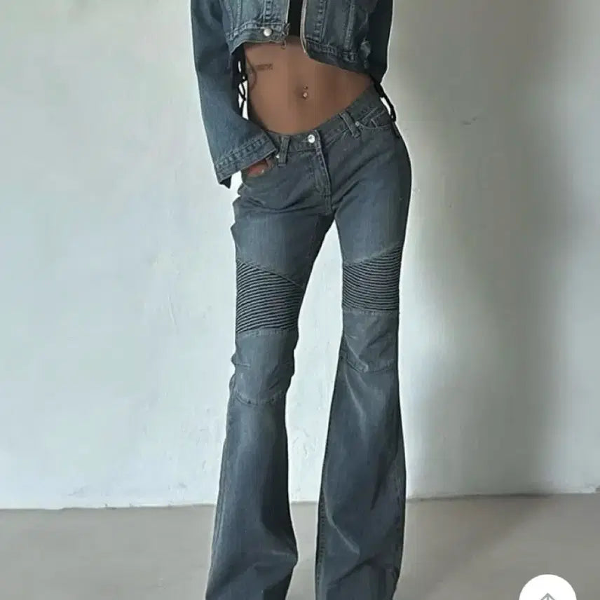 [BUNJANG] Oot Ootj Low-Rise Distressed Wash Bootcut Denim Pants / Oot ootj 바이크 로우라이즈 디테일 절개 워싱 부츠컷 데님 팬츠