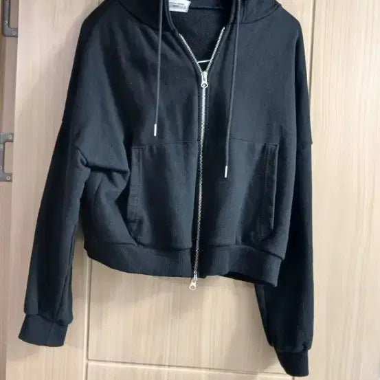 [BUNJANG] Awesome Needs Black Cropped Hooded Zip-Up / 어썸니즈 블랙 후드 집업 크롭 기장
