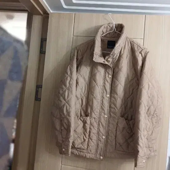 [BUNJANG] Hellen Keren Beige Quilted Jacket / 혤렌카렌  베이지 퀼팅 자켓 점퍼