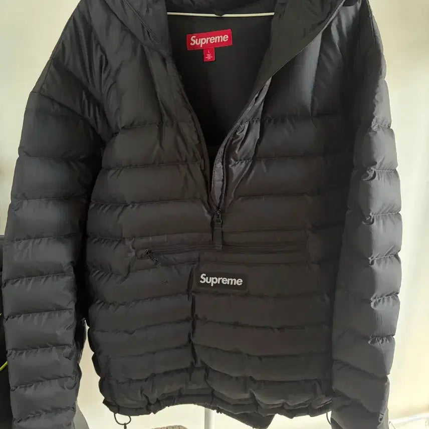 [BUNJANG] Supreme Micro Down Half Zip Hooded Pullover Black (25FW) - Size L / 슈프림 마이크로 다운 하프 집 후드 풀오버 블랙 25FW L사이즈