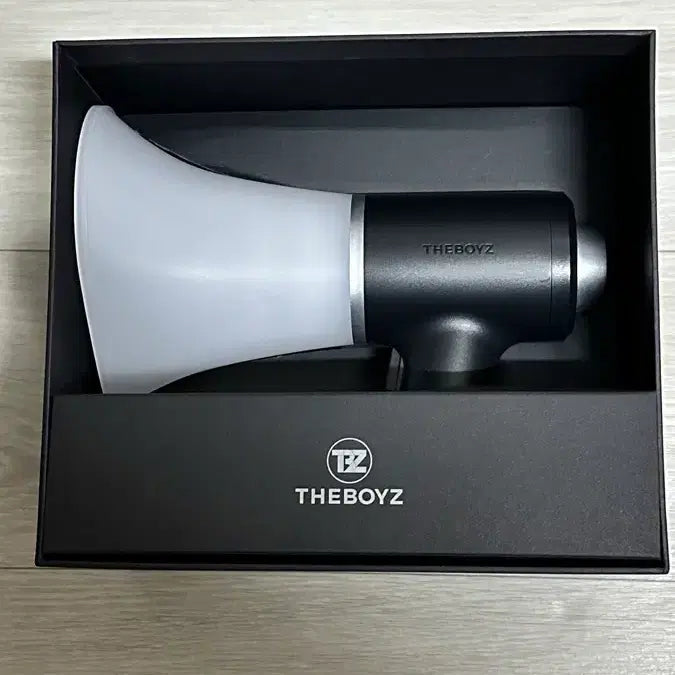 [BUNJANG] The Boyz Younghoon Bundle Set Goods / 더보이즈 영훈 포카/빵아지/포토북/응원봉구형/왹빵이우치와/굿즈 일괄 판매