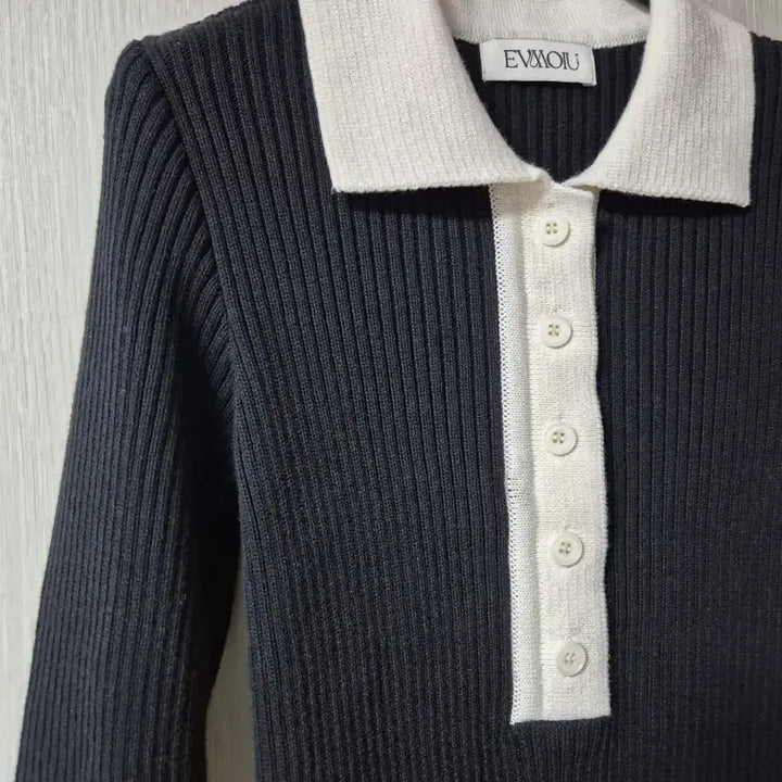 [BUNJANG] EVMOIU Black Knit Sweater / 에브모우 EVMOIU 카라넥 블랙 니트