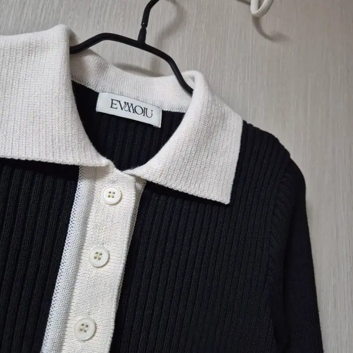 [BUNJANG] EVMOIU Black Knit Sweater / 에브모우 EVMOIU 카라넥 블랙 니트