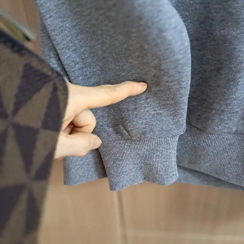 [BUNJANG] Calvin Klein Gray Fleece Sweatshirt / 캘빈클라인 회색 맨투맨 기모티셔츠