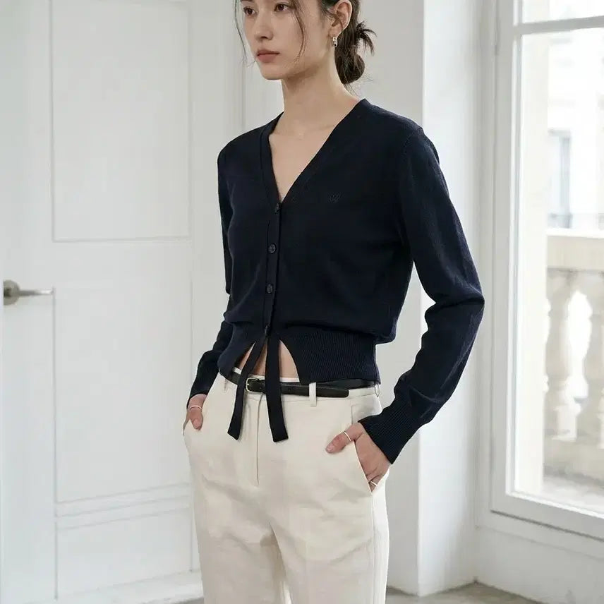 [BUNJANG] DIAGONAL Cutout V-Neck Cardigan / 다이애그널 스테디셀러 컷아웃 브이넥 가디건 F