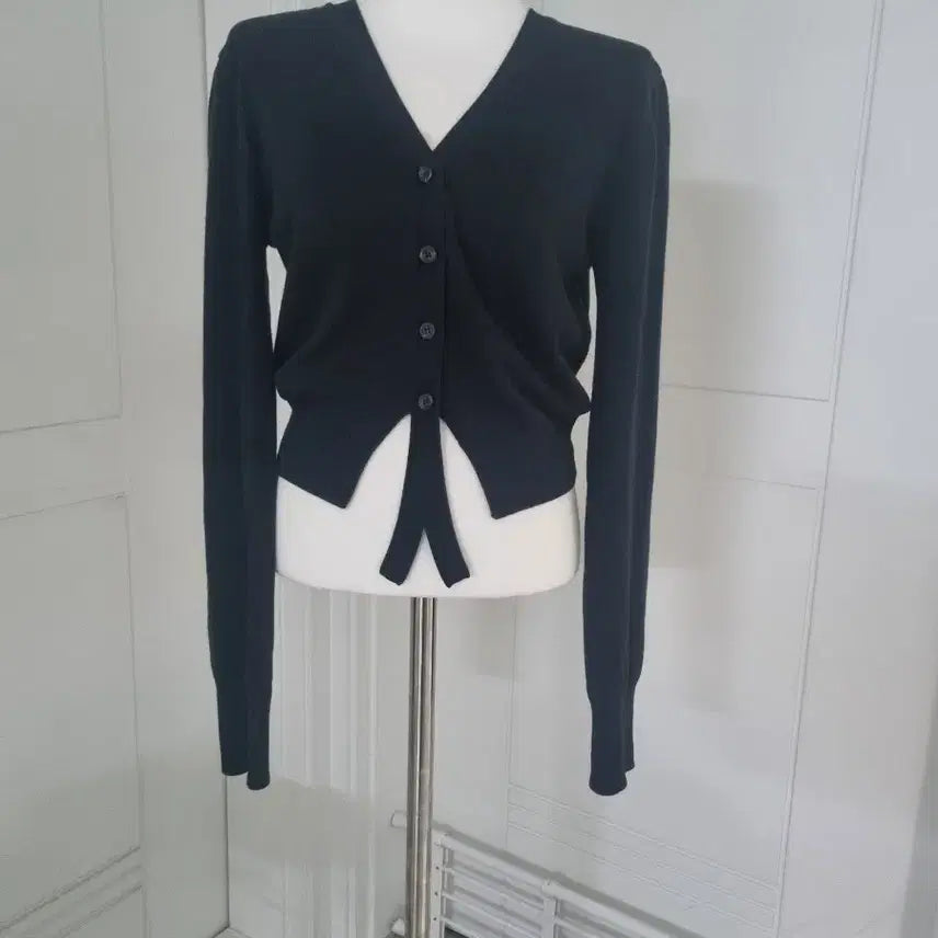 [BUNJANG] DIAGONAL Cutout V-Neck Cardigan / 다이애그널 스테디셀러 컷아웃 브이넥 가디건 F