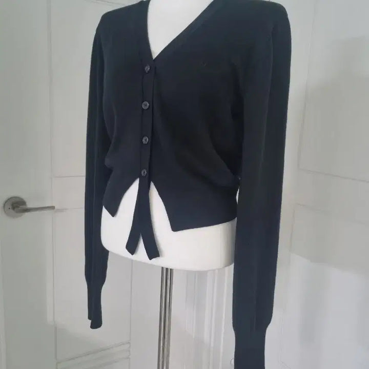 [BUNJANG] DIAGONAL Cutout V-Neck Cardigan / 다이애그널 스테디셀러 컷아웃 브이넥 가디건 F