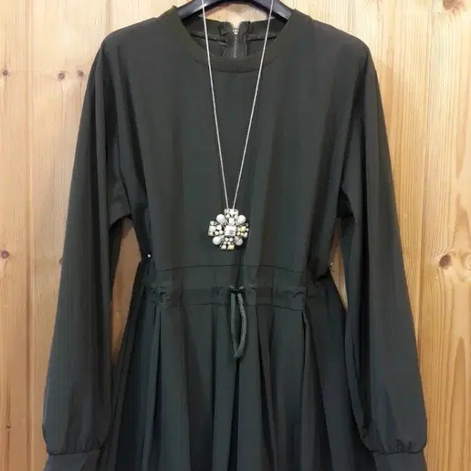 [BUNJANG] Pin-tuck Strap Flare Long Dress / * 핀턱 스트랩 플레어 롱 원피스       ( 새 상품 )