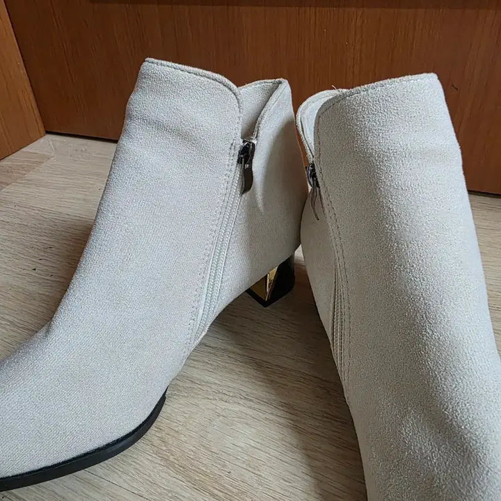 [BUNJANG] Suede Ankle Boots with Cubic Ornament / (새상품) 고급 스웨이드 큐빅장식 앵글부츠(240~245mm)