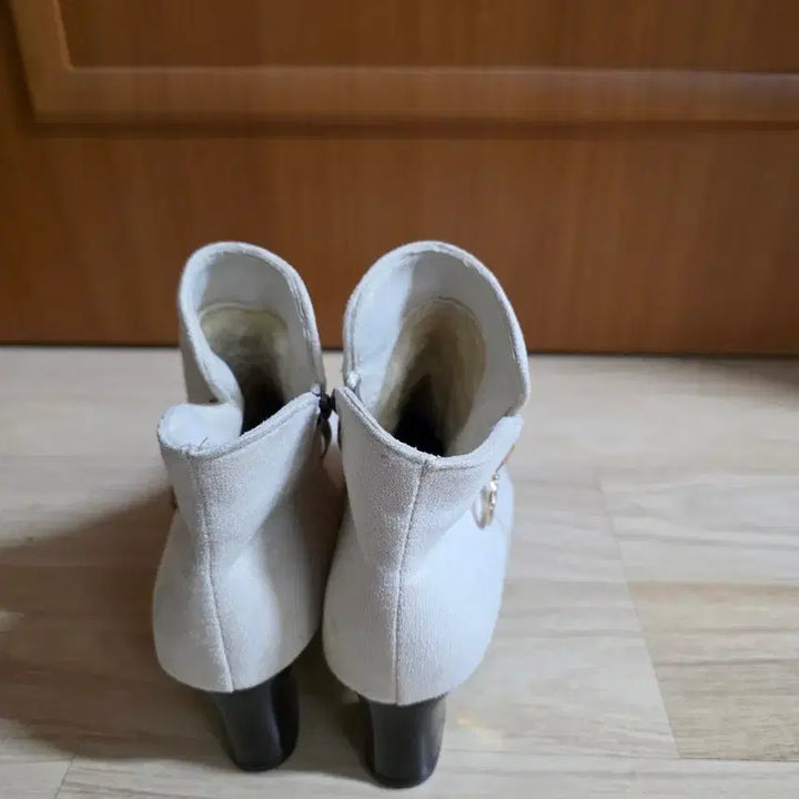 [BUNJANG] Suede Ankle Boots with Cubic Ornament / (새상품) 고급 스웨이드 큐빅장식 앵글부츠(240~245mm)