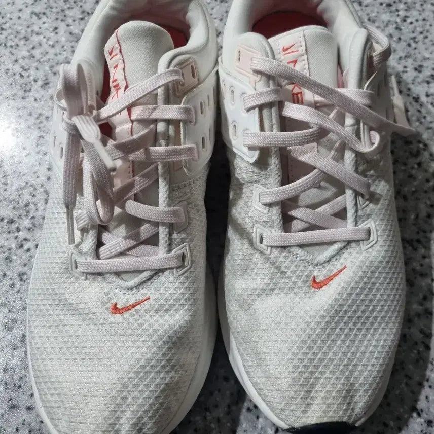 [BUNJANG] Nike Women's White/Pink Sneakers / 나이키 화이트/핑크 운동화 여성용