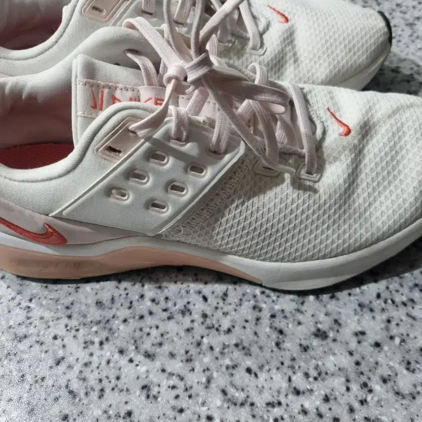 [BUNJANG] Nike Women's White/Pink Sneakers / 나이키 화이트/핑크 운동화 여성용