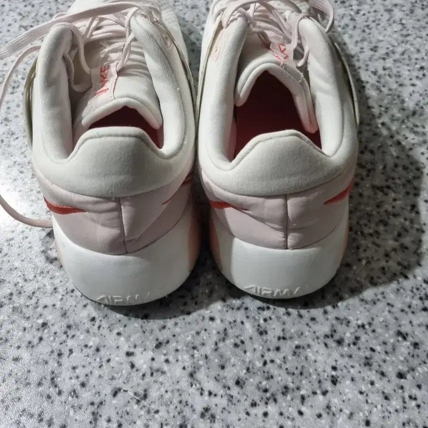 [BUNJANG] Nike Women's White/Pink Sneakers / 나이키 화이트/핑크 운동화 여성용