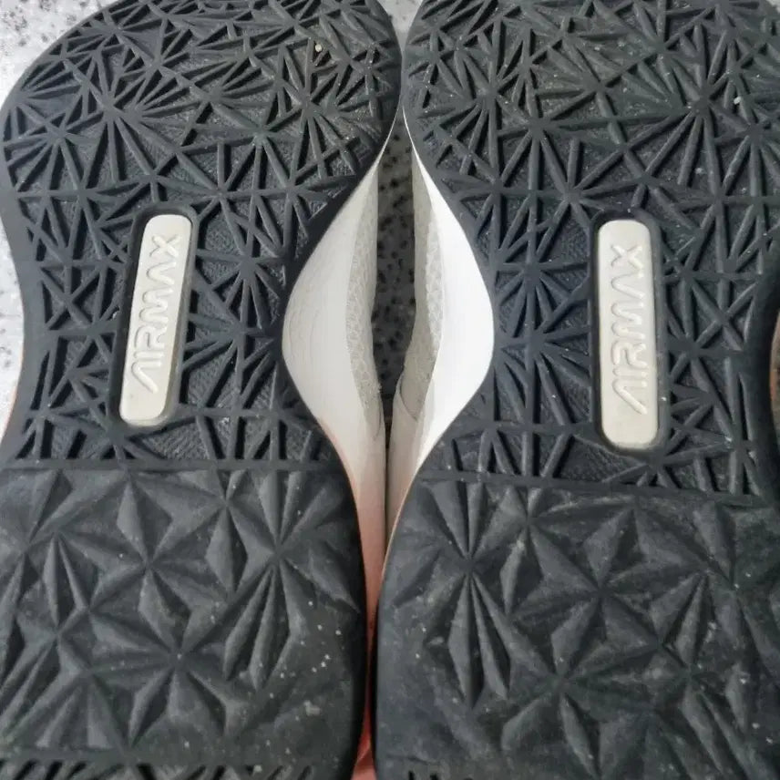 [BUNJANG] Nike Women's White/Pink Sneakers / 나이키 화이트/핑크 운동화 여성용