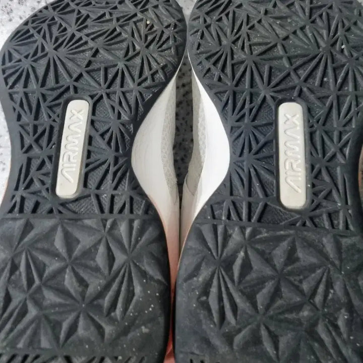 [BUNJANG] Nike Women's White/Pink Sneakers / 나이키 화이트/핑크 운동화 여성용