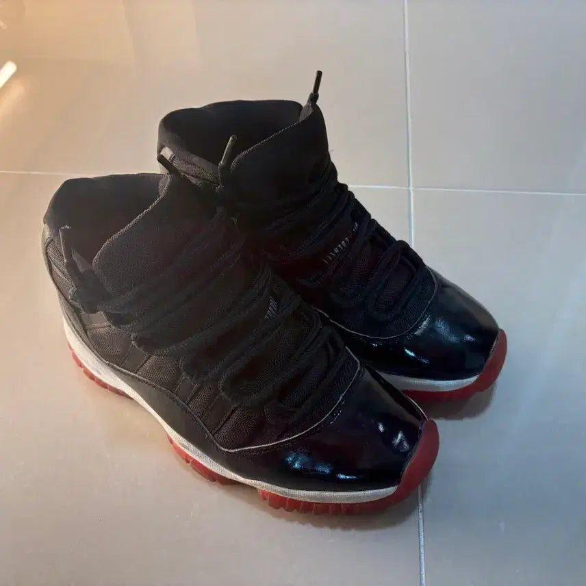[BUNJANG] Jordan 11 Bred 265 Sneakers / 조던 11 브레드 265