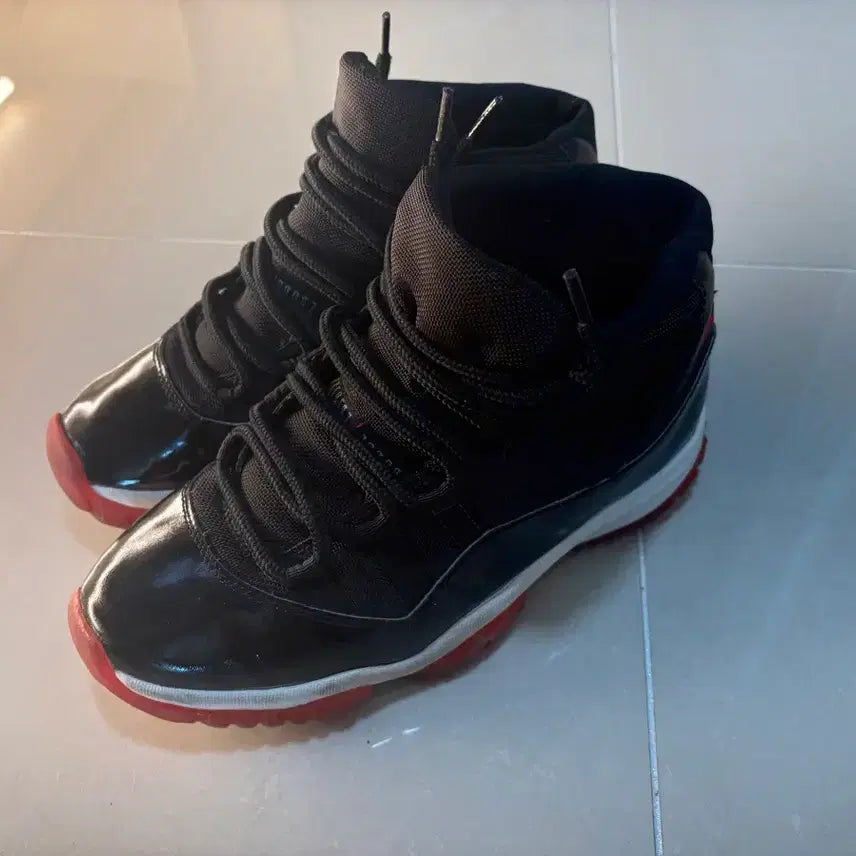 [BUNJANG] Jordan 11 Bred 265 Sneakers / 조던 11 브레드 265