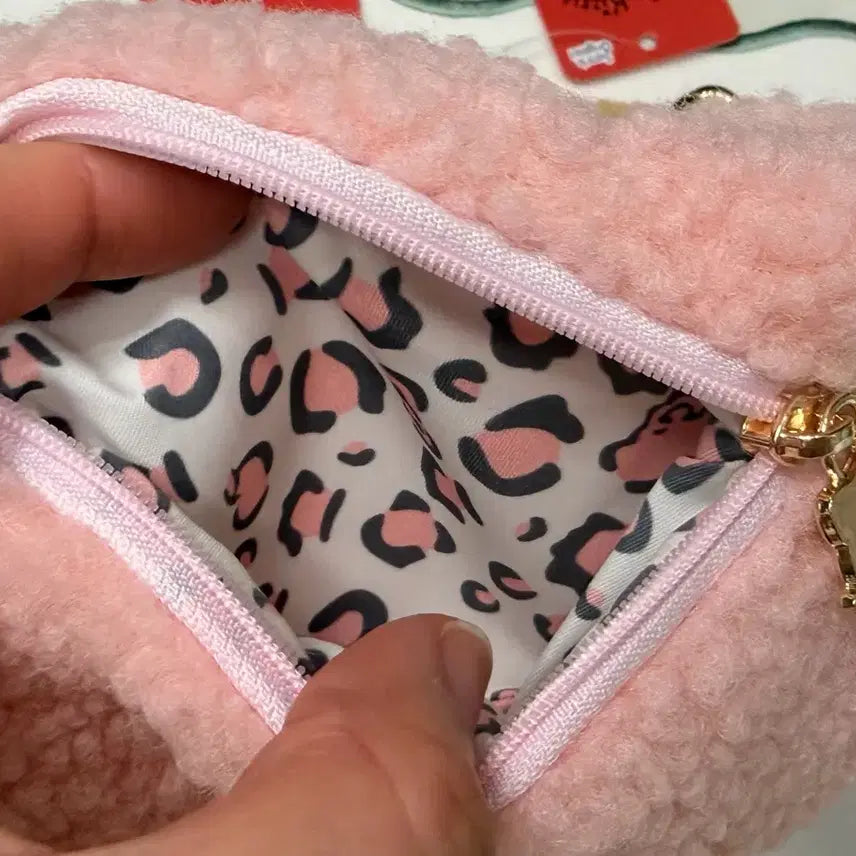 [BUNJANG] Hello Kitty Heart Hook Wool Pouch Keyring / 헬로키티 하트고리 양털 파우치 키링 (새제품