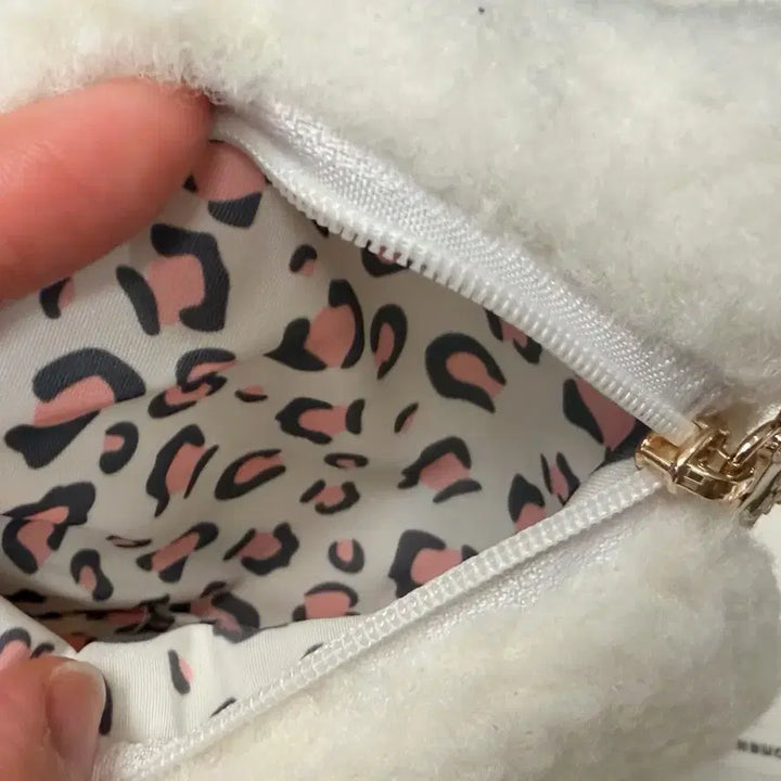 [BUNJANG] Hello Kitty Heart Hook Wool Pouch Keyring / 헬로키티 하트고리 양털 파우치 키링 (새제품