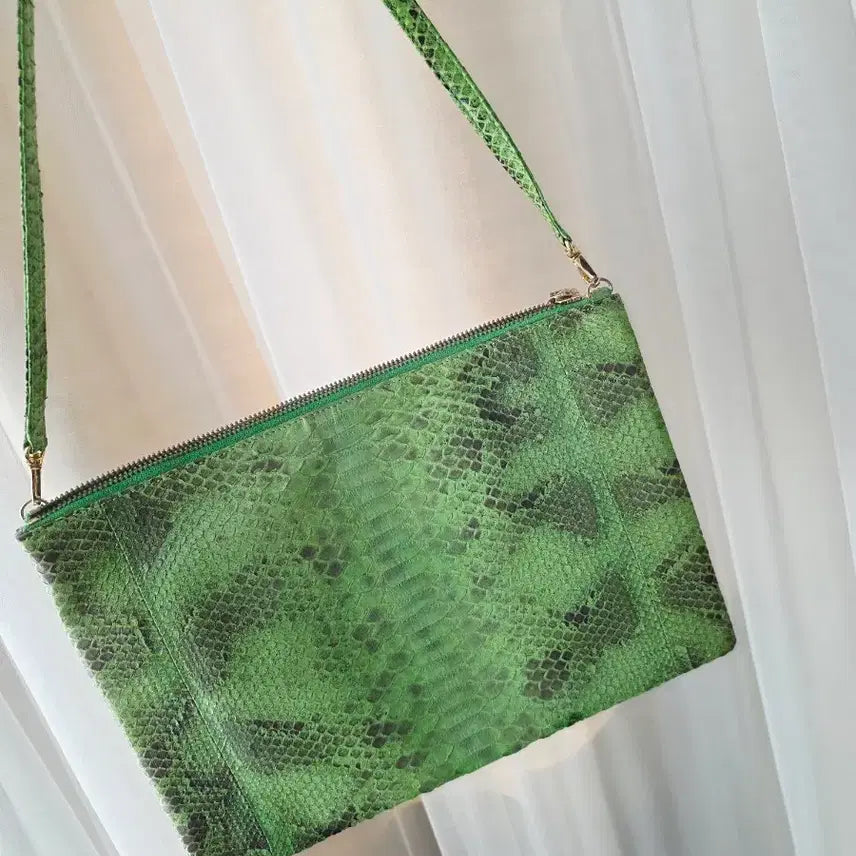 [BUNJANG] LUBA Python Leather Green Square Clutch Shoulder Bag / [LUBA] 뱀가죽 천연 리얼 파이톤 그린 스퀘어 클러치 숄더백