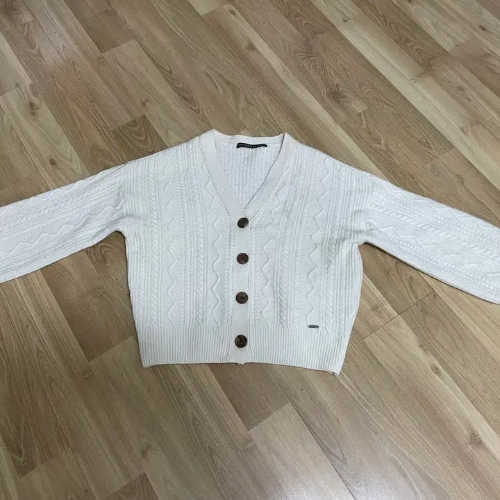 [BUNJANG] GUESS Ivory Knit Cardigan / GUESS  게스 아이보리 니트가디건 55