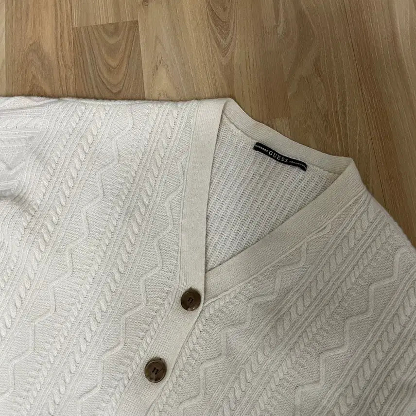 [BUNJANG] GUESS Ivory Knit Cardigan / GUESS  게스 아이보리 니트가디건 55