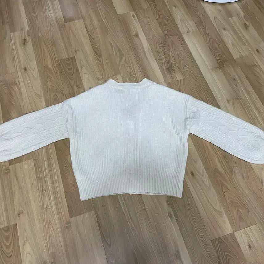 [BUNJANG] GUESS Ivory Knit Cardigan / GUESS  게스 아이보리 니트가디건 55