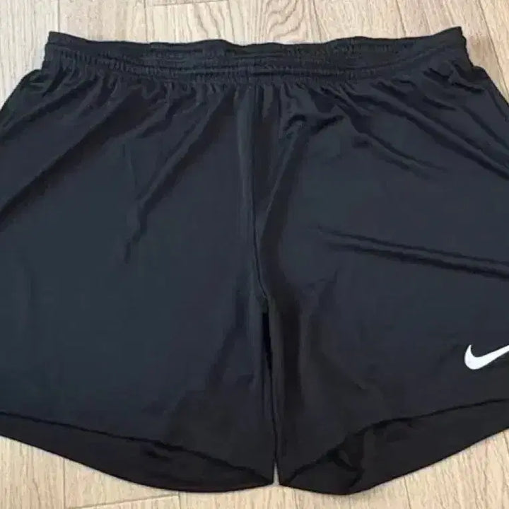 [BUNJANG] Nike Women's Swoosh Logo Simple Shorts / 나이키 여성용 스우시 로고 심플 반바지