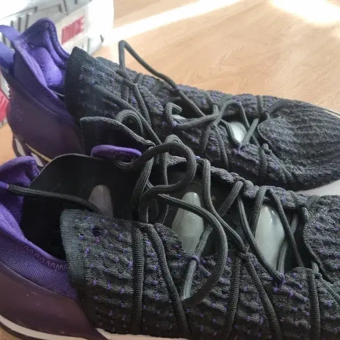 [BUNJANG] Nike LeBron Basketball Shoes Black/Purple US 11 / 나이키 르브론 농구화 블랙/퍼플290