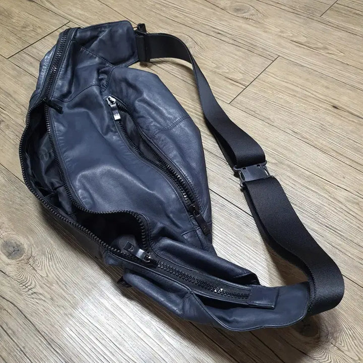 [BUNJANG] Mandarin Duck Leather Hobo Bag / 만다리나덕 가죽