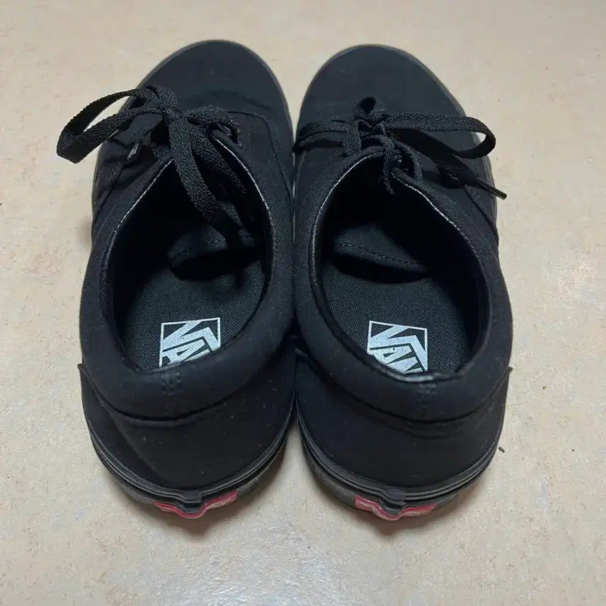 [BUNJANG] Vans Authentic Black Sneakers / 반스 어센틱 블랙 275