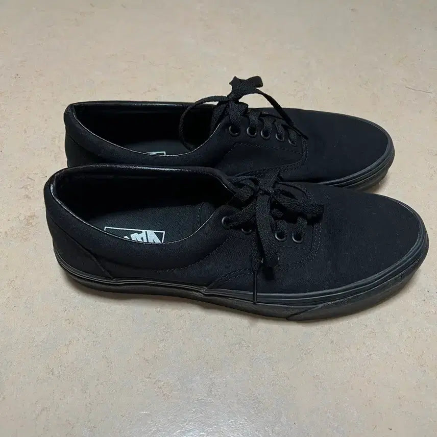 [BUNJANG] Vans Authentic Black Sneakers / 반스 어센틱 블랙 275