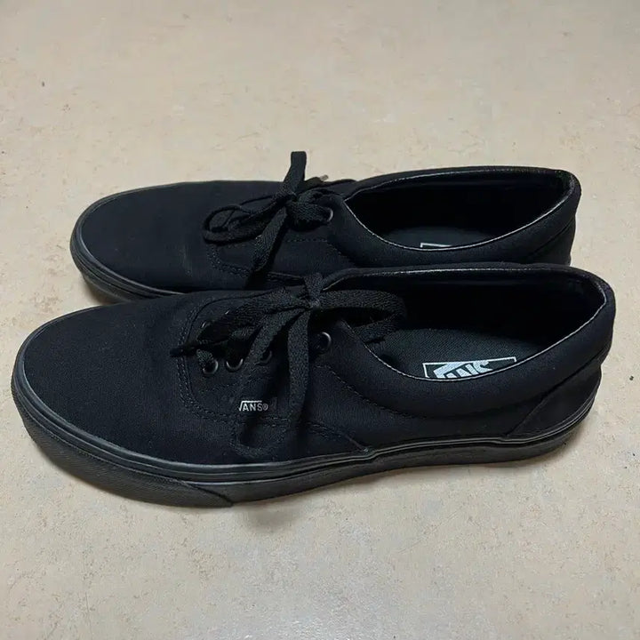 [BUNJANG] Vans Authentic Black Sneakers / 반스 어센틱 블랙 275