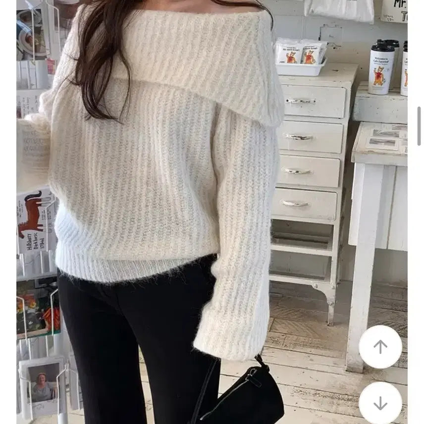 [BUNJANG] Off-shoulder Knit Ivory Top / 오프숄더 니트 아이보리 여리핏
