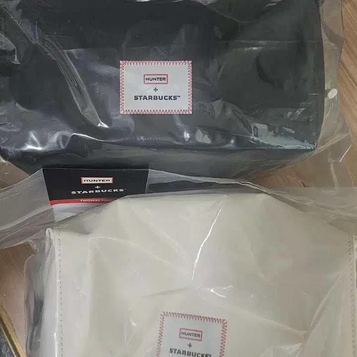 [BUNJANG] Starbucks Hunter Two-Way Pouch / 스타벅스 헌터 투웨이 파우치 검정 아이보리 새제품