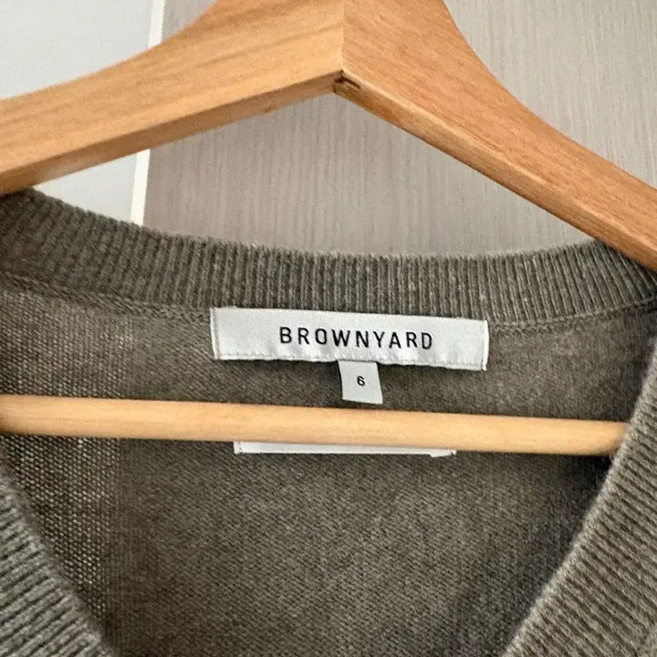 [BUNJANG] Brown Yard Olive Gray V-Neck Knit / 브라운야드 브이넥 니트 올리브그레이 6