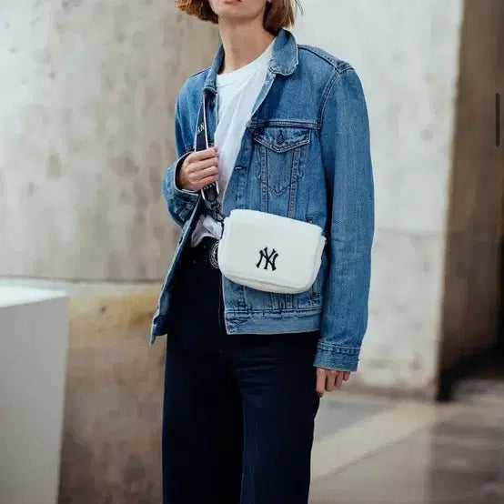 [BUNJANG] MLB NY Fleece Crossbody Bag Cream / 원가139000원)MLB NY 후리스 크로스백 크림색 엠엘비 후디백