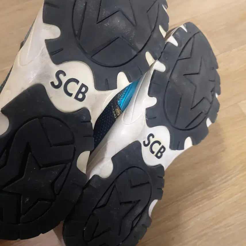 [SOLD OUT] SCB 꽃 장식 슬립온 스니커즈