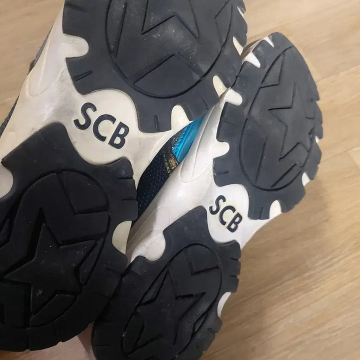 [SOLD OUT] SCB 꽃 장식 슬립온 스니커즈